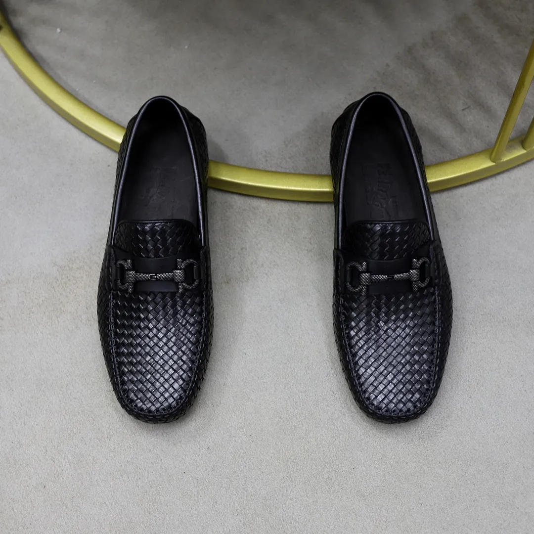 Men's shoes: 280🙅‍♂️🙅‍♂️🙅‍♂️Niuli Brand: Ferragamo Standard code: Men's code 38/44 (45 customized) Grade: Same as the official website Material: Original imported cowhide leather lining Original wear-resistant lightweight outsole Style category: Men's casual slip-on shoes Distinguished luxury brand elements top luxury Color: Actual picture color